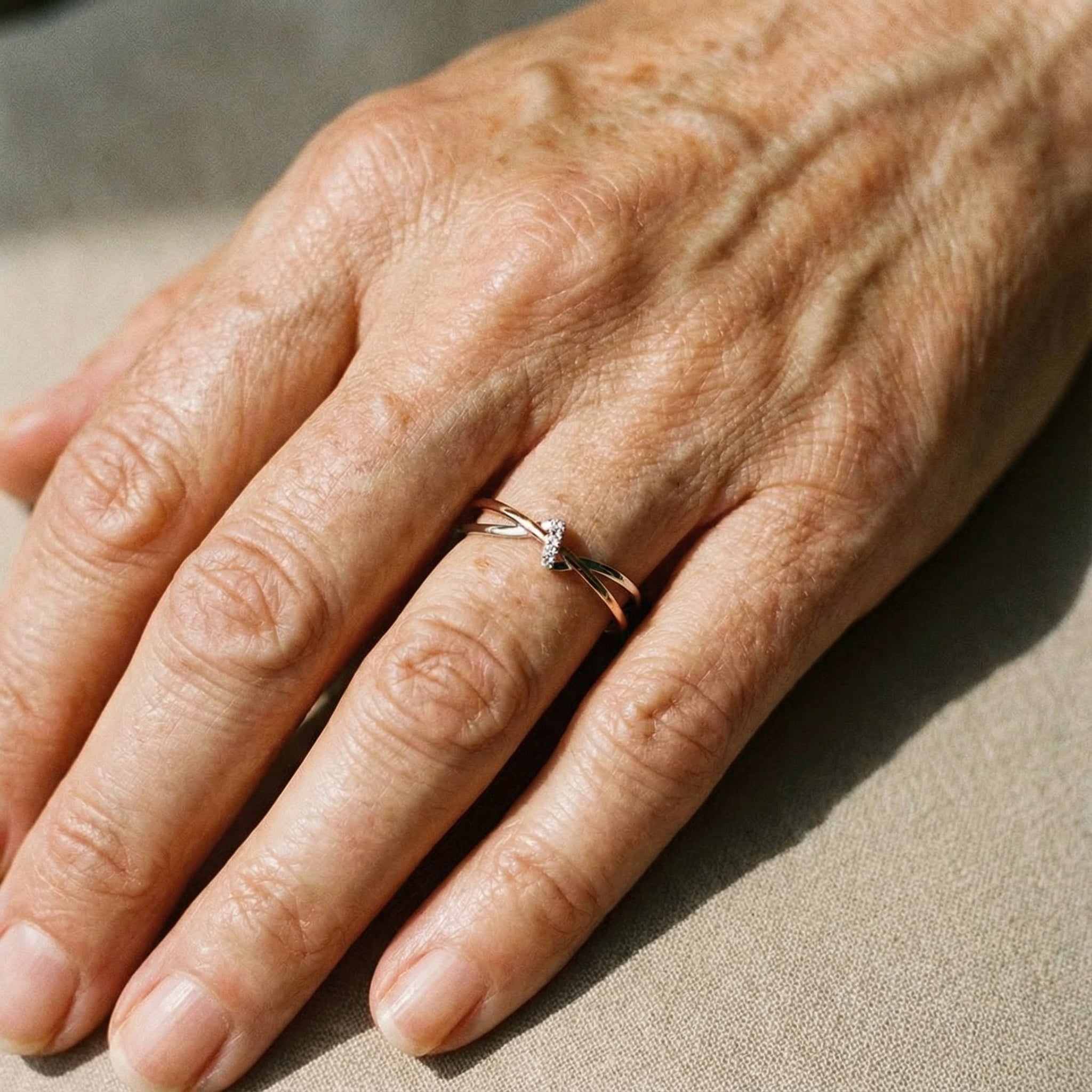 Anillo Entrelaçado en Oro Rosa y Plata