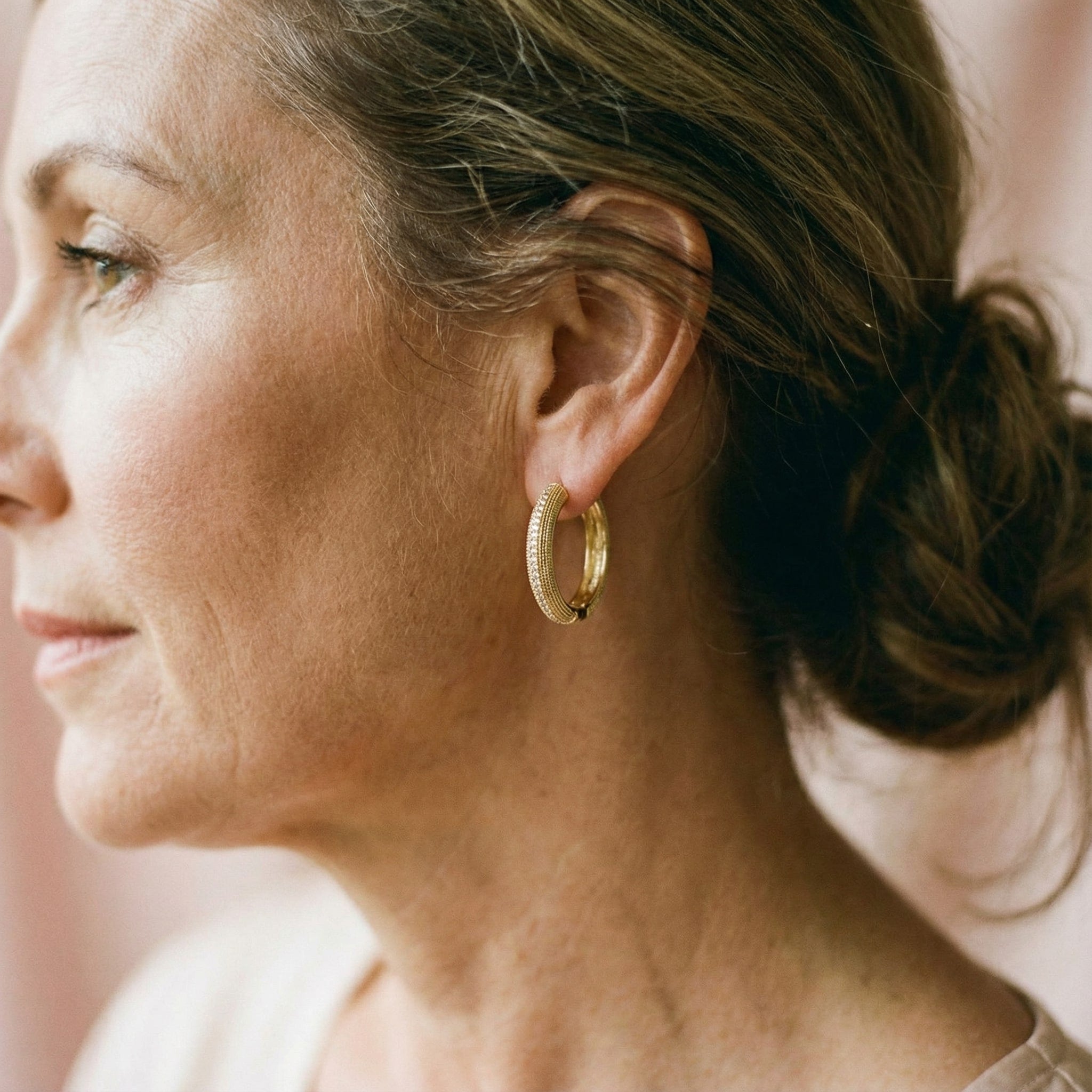 Pendientes Vintage en Oro con Patrón Elegante