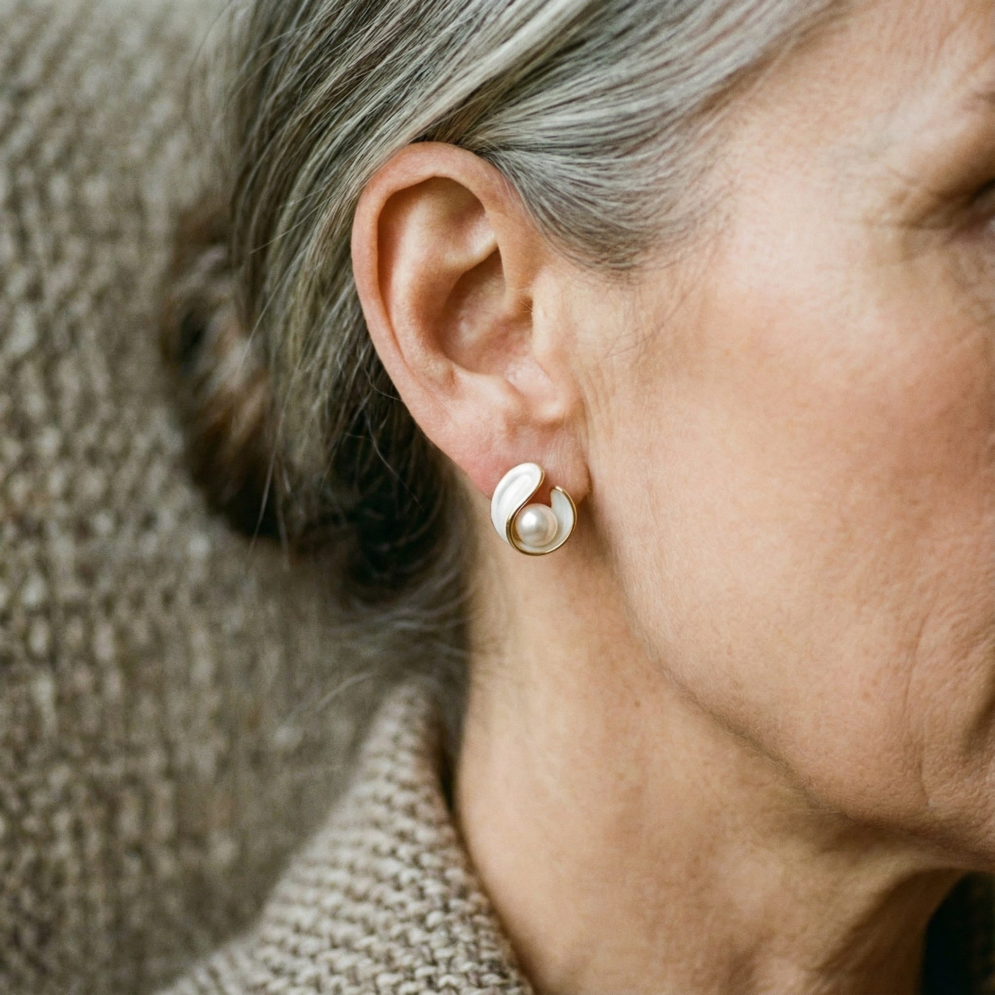 Pendientes de lujo con ópalo blanco y perlas en oro