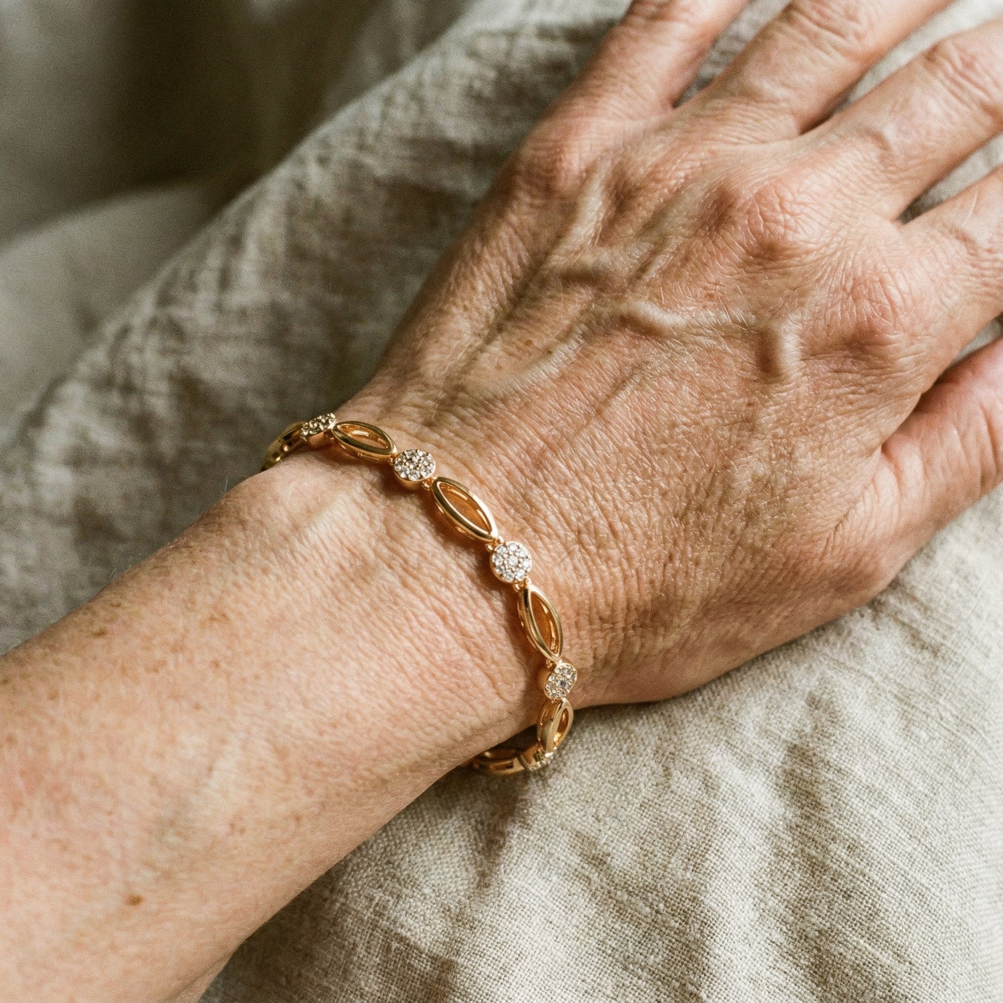 Pulsera Elegante Baño de Oro