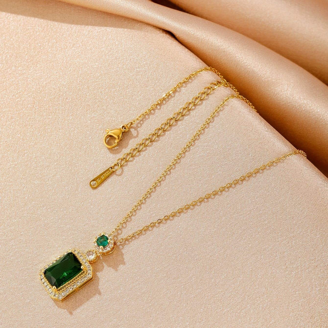 Colar Greta con Piedra de Esmeralda