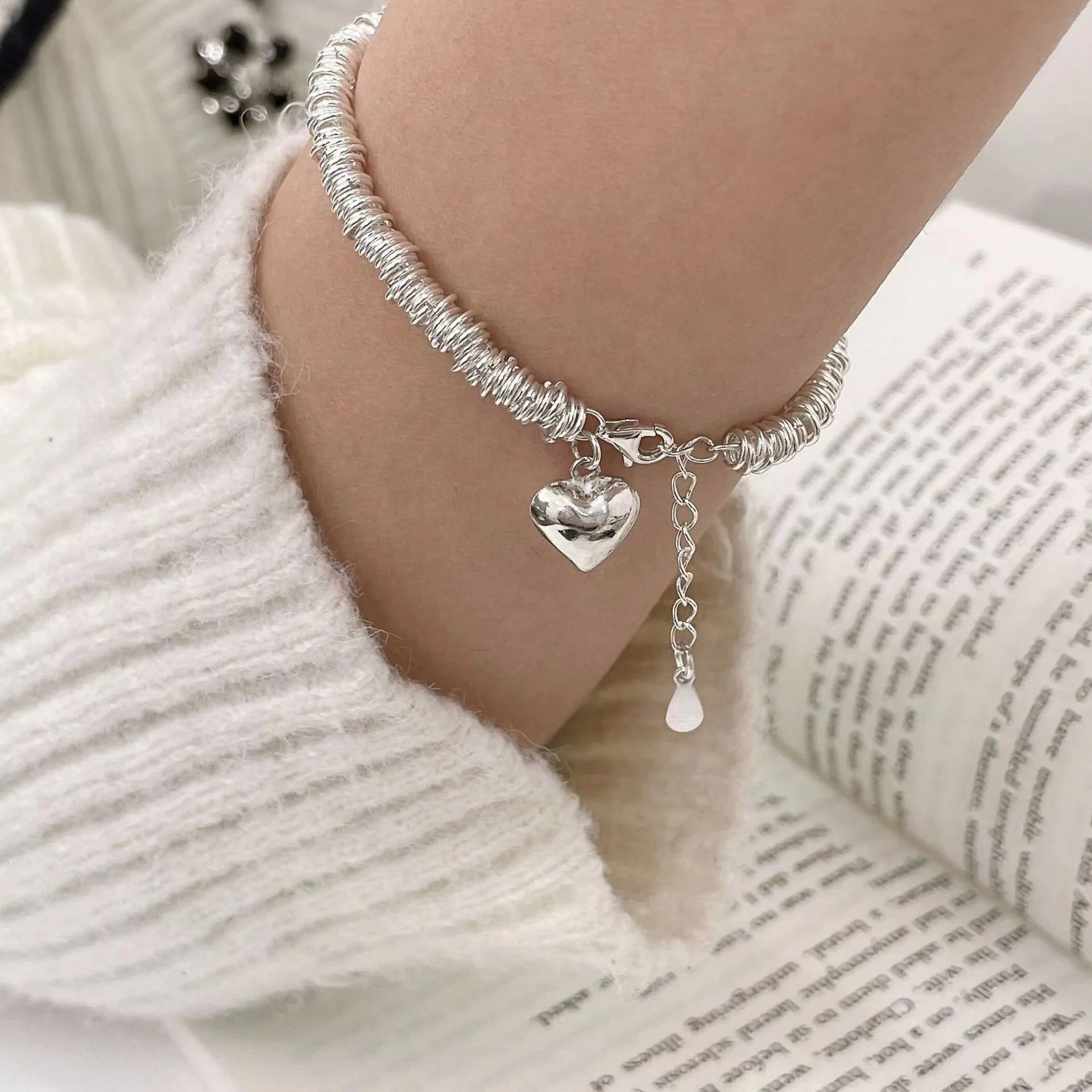 Pulsera elegante con corazón en plata