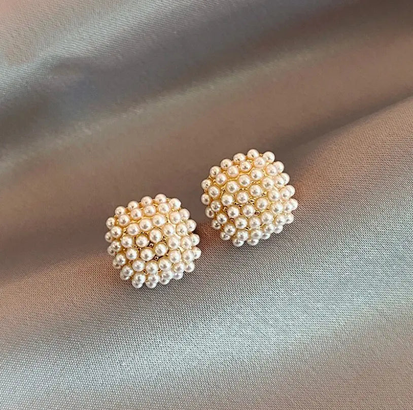 Pendientes Elegantes de Oro con Perlas Incrustadas