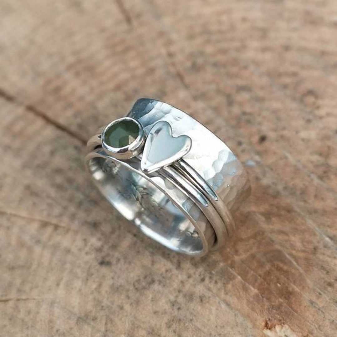 Anillo antiguo con corazón en plata