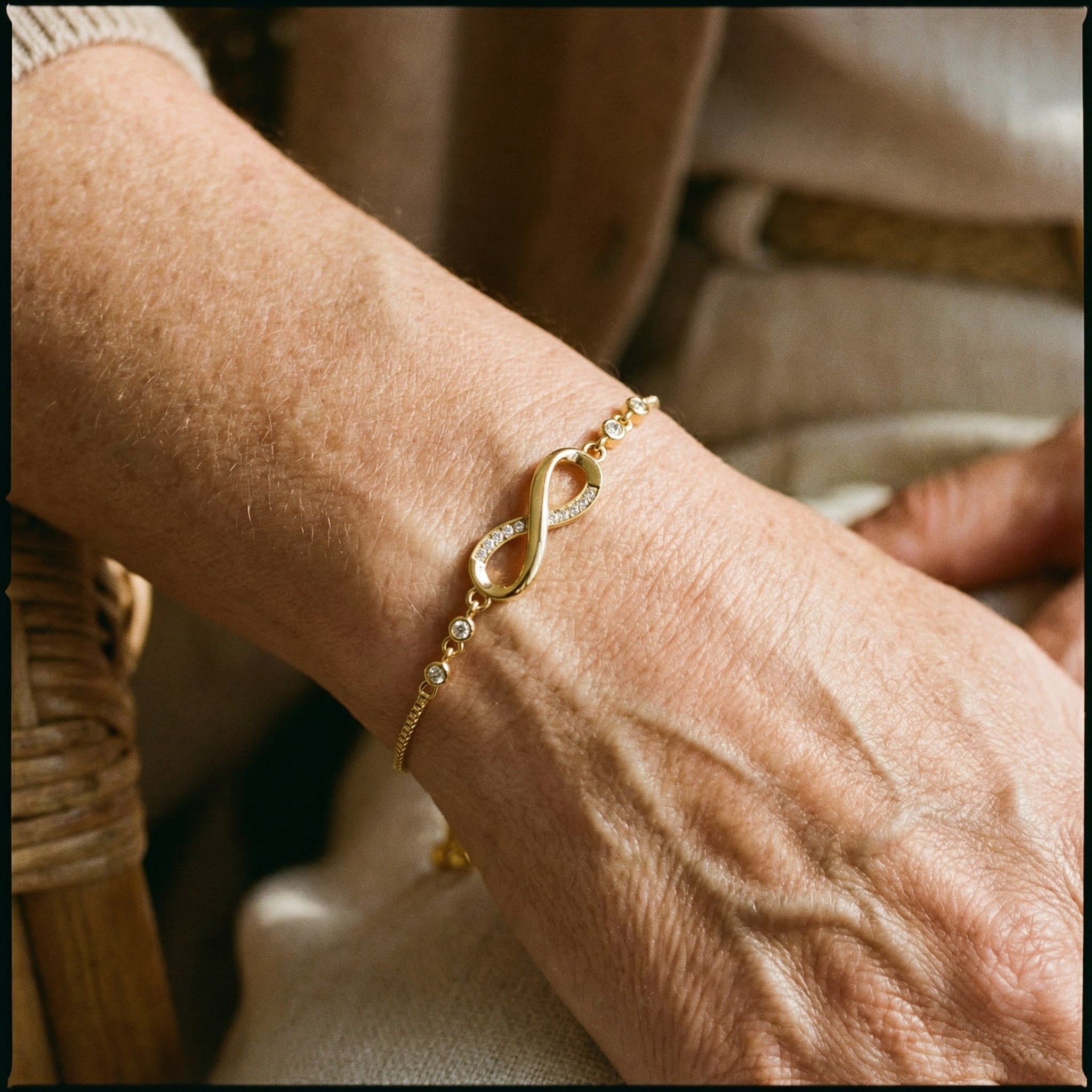 Pulsera Infinity ajustable en plata